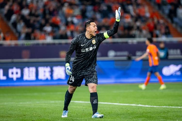 跟队:泰山从玉溪回来后<strong></p>
<p>利比亚原油</strong>,克雷桑不再担任队长,场上队长换王大雷