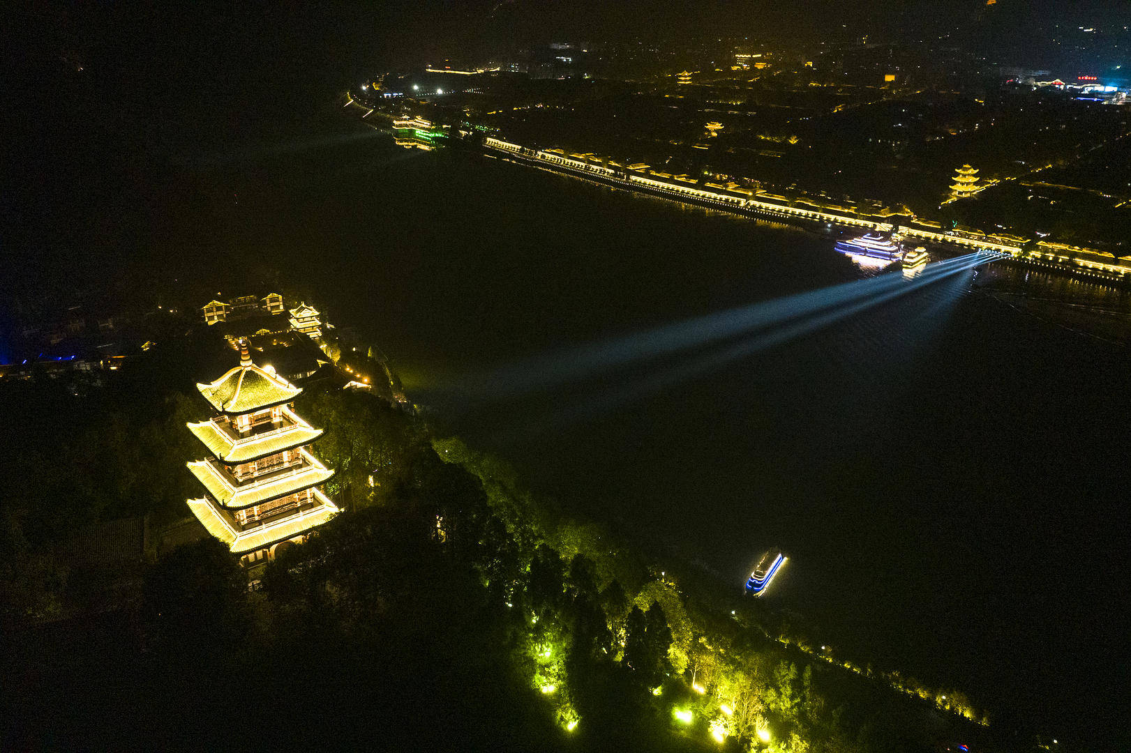 游客投诉在阆中一景区被索要597元上香费 官方:已致歉退款<strong></p>
<p>外盘原油期货</strong>,景区停业整顿