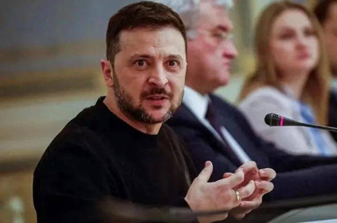 乌克兰终于恍然大悟<strong></p>
<p>外盘原油期货</strong>，泽连斯基开始悄悄掉头，最大金主已早已换人！