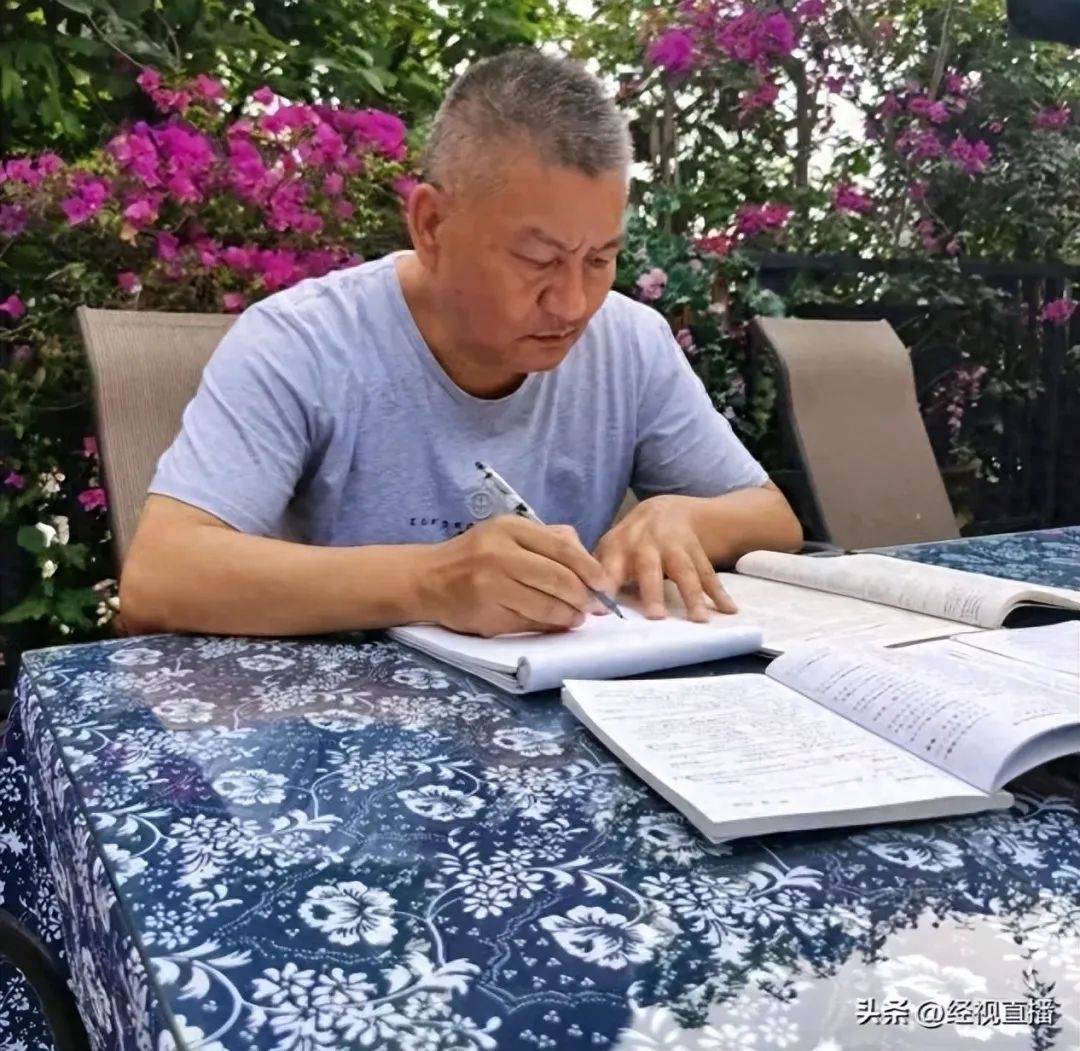 58岁梁实备战第29次高考<strong></p>
<p>原油储量排名</strong>,谈多次落榜:31岁已赚100万,也许用光前半生运气