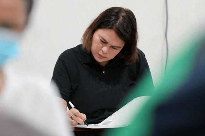 决战已打响<strong></p>
<p>原油储量排名</strong>,马科斯2员大将倒戈,莎拉也被催辞职,菲国民调变天