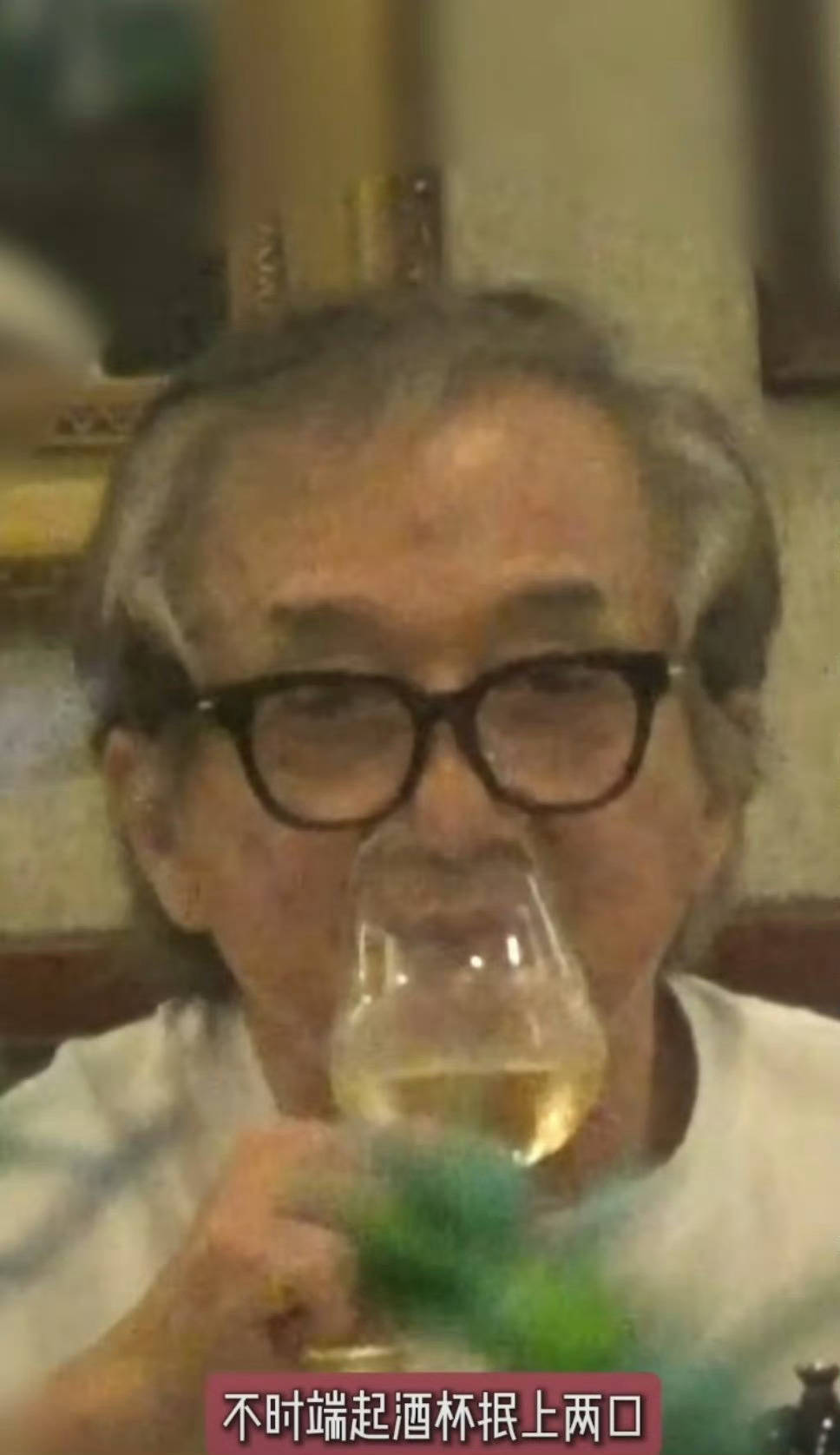 71岁成龙头发花白<strong></p>
<p>原油储量排名</strong>！谢贤交代后事张纪中出了车祸还得养家…慢慢老去的他们让人泪目