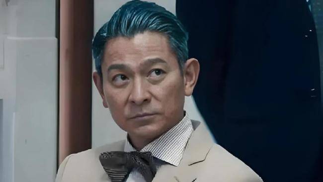 71岁成龙头发花白<strong></p>
<p>原油储量排名</strong>！谢贤交代后事张纪中出了车祸还得养家…慢慢老去的他们让人泪目