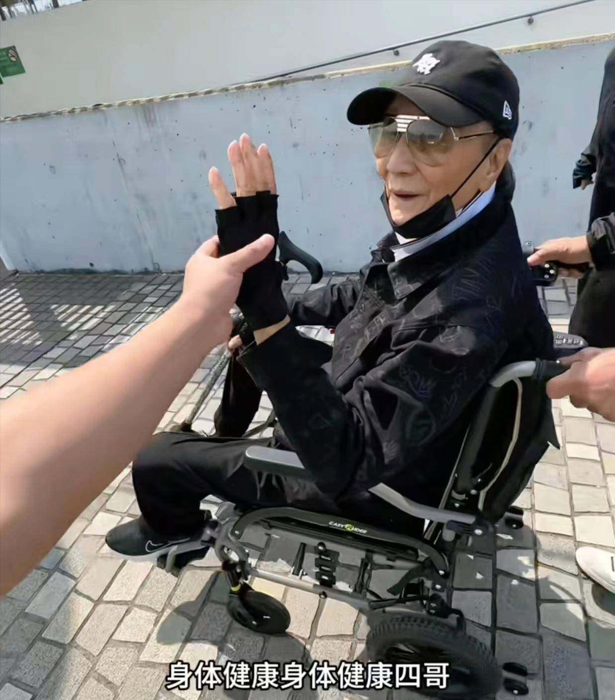 71岁成龙头发花白<strong></p>
<p>原油储量排名</strong>！谢贤交代后事张纪中出了车祸还得养家…慢慢老去的他们让人泪目