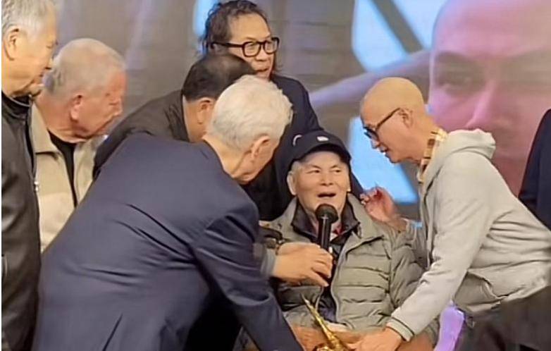 71岁成龙头发花白<strong></p>
<p>原油储量排名</strong>！谢贤交代后事张纪中出了车祸还得养家…慢慢老去的他们让人泪目