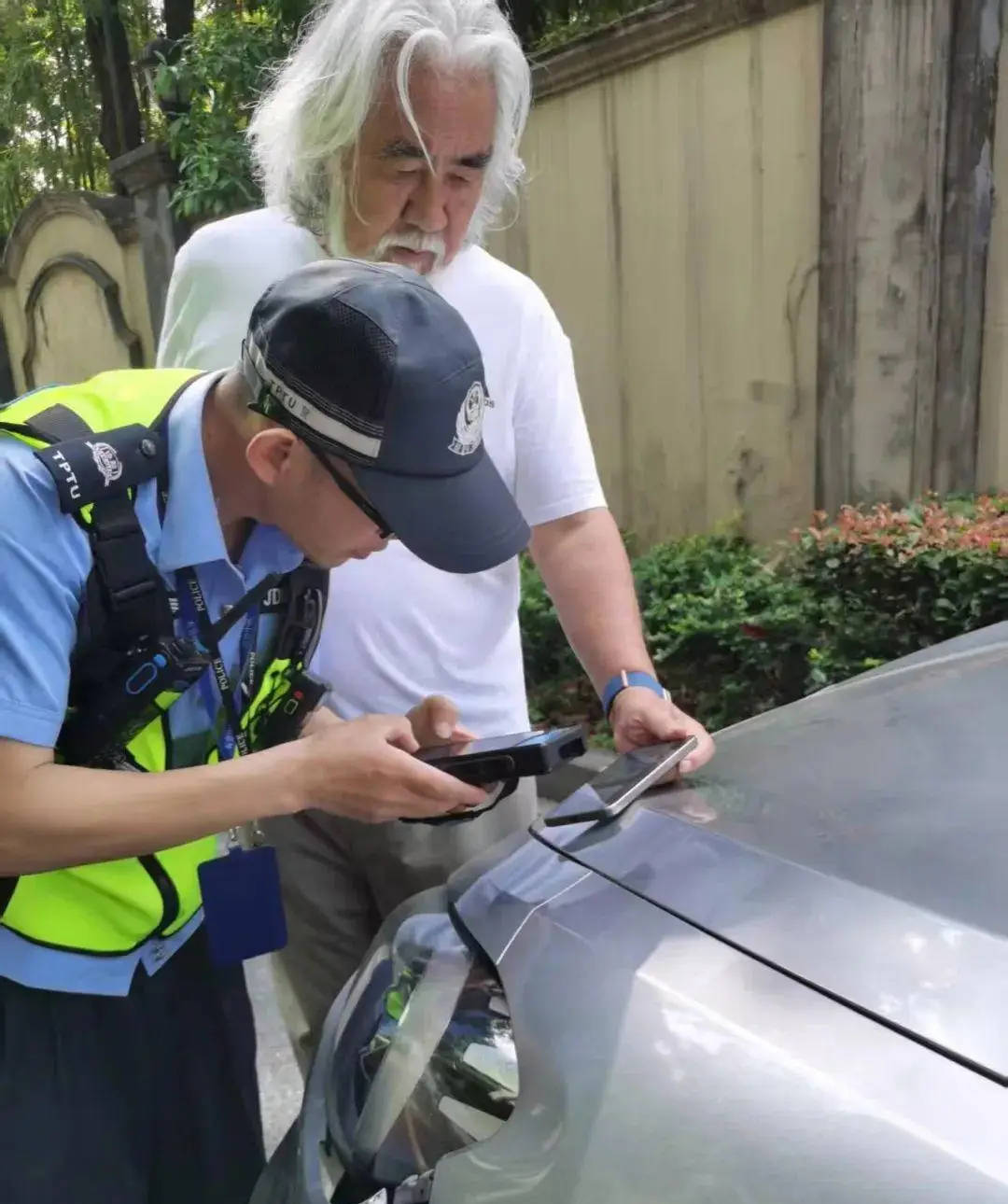 71岁成龙头发花白<strong></p>
<p>原油储量排名</strong>！谢贤交代后事张纪中出了车祸还得养家…慢慢老去的他们让人泪目