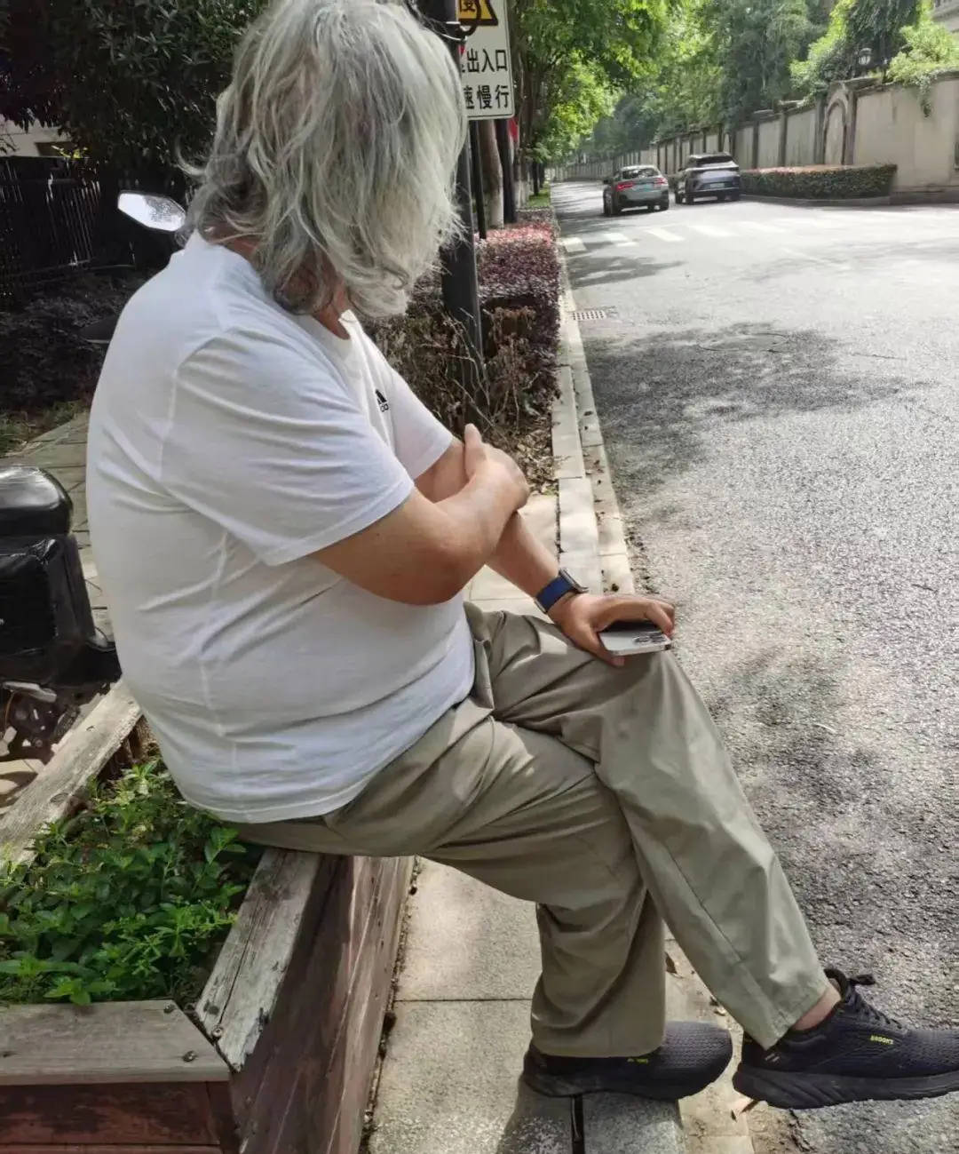 71岁成龙头发花白<strong></p>
<p>原油储量排名</strong>！谢贤交代后事张纪中出了车祸还得养家…慢慢老去的他们让人泪目