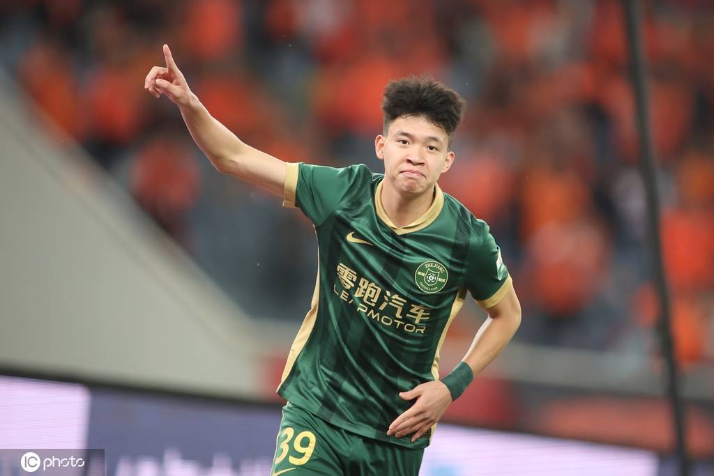 媒体人:王钰栋留洋收入损失谁来弥补 个人决心到底有多大