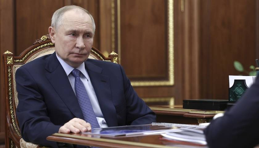 普京明确特别军事行动四大目标<strong></p>
<p>中石化中原油田</strong>,俄方拷问乌克兰还能撑多久