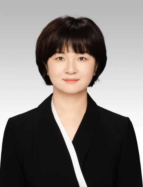 不到1年再公示<strong></p>
<p>中石化中原油田</strong>,生于1987年的李金玲,拟提名为县长候选人