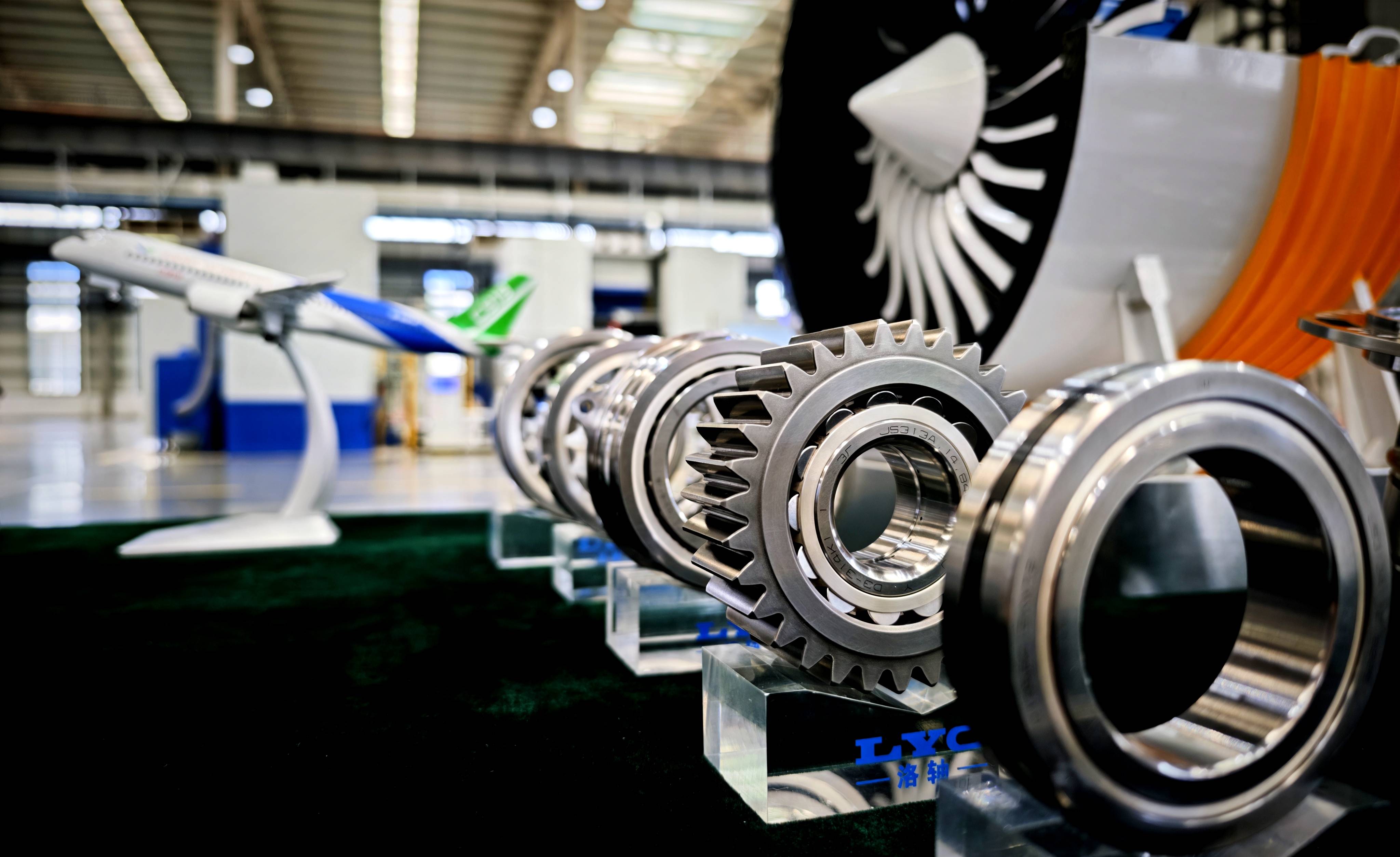 第1视点丨跟随总书记走进洛阳轴承集团 <strong></p>
<p>ine原油</strong>了解先进制造业发展