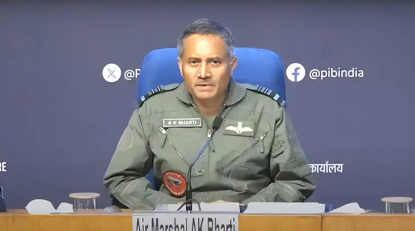 “阵风”被击落<strong></p>
<p>原油片</strong>，美国军工慌了！美媒坦言：歼-10或重创F-16出口市场