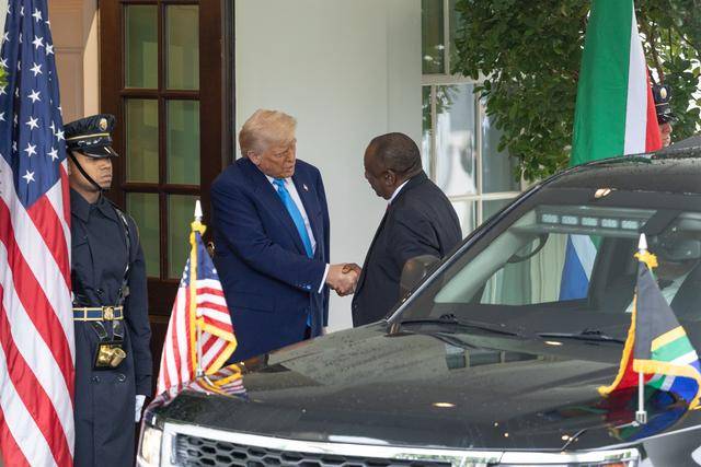 特朗普会见南非总统时起争执