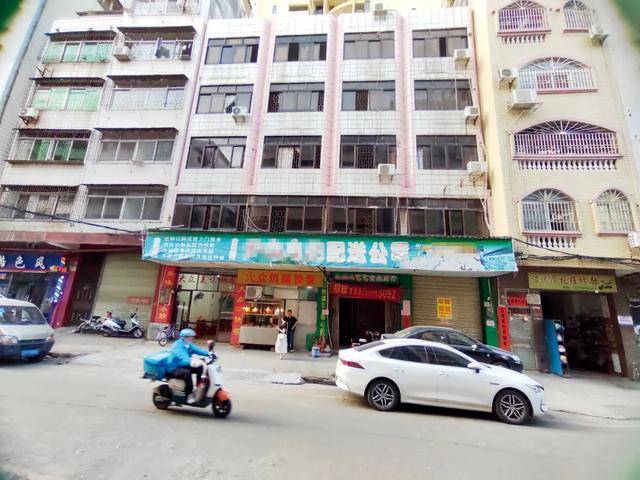 “小官巨贪校长”<strong></p>
<p>原油片</strong>，让乡镇初中生吃不饱