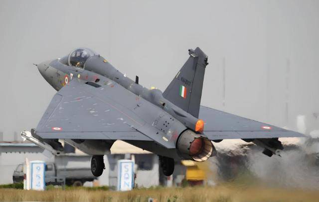 对上解放军<strong></p>
<p>原油凝点</strong>,印军能撑多久?12架歼20出动,实现五年前的预言