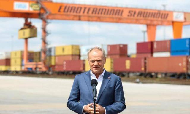 外媒:波兰总理公开承认<strong></p>
<p>原油凝点</strong>,我们想从乌克兰战后重建中获取经济利益