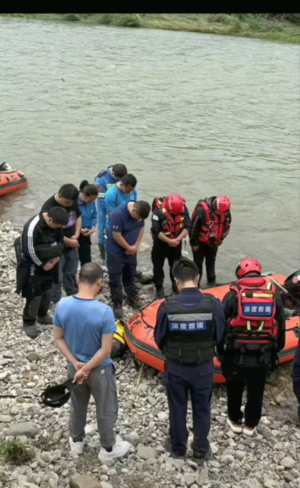 女救援队员划桨板时为救落水儿子遇难<strong></p>
<p>原油凝点</strong>,队友:被暗河漩涡吸走,本职工作是教师