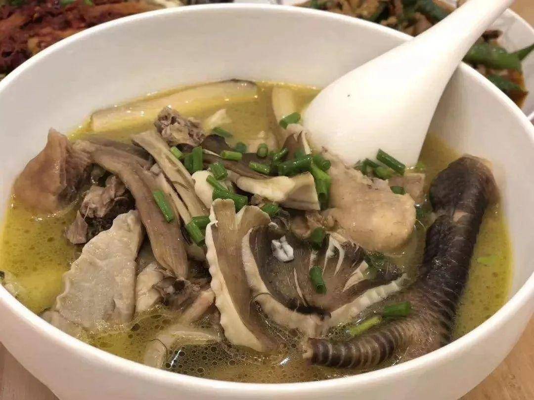 “天价”鸡枞调查:最贵卖到1800元/公斤!雨水少致产量低<strong></p>
<p>原油期货怎么样</strong>,多地价高客少