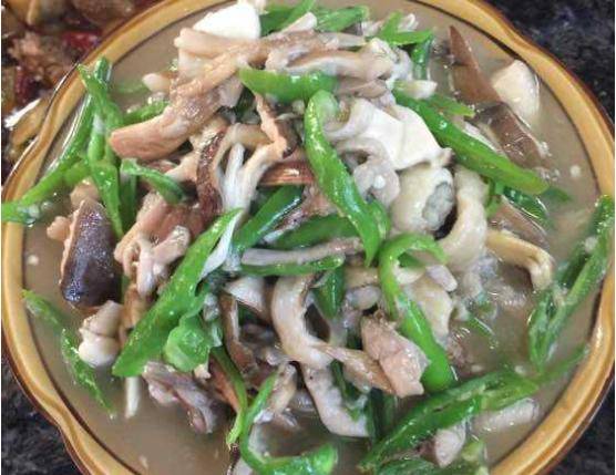 “天价”鸡枞调查:最贵卖到1800元/公斤!雨水少致产量低<strong></p>
<p>原油期货怎么样</strong>,多地价高客少