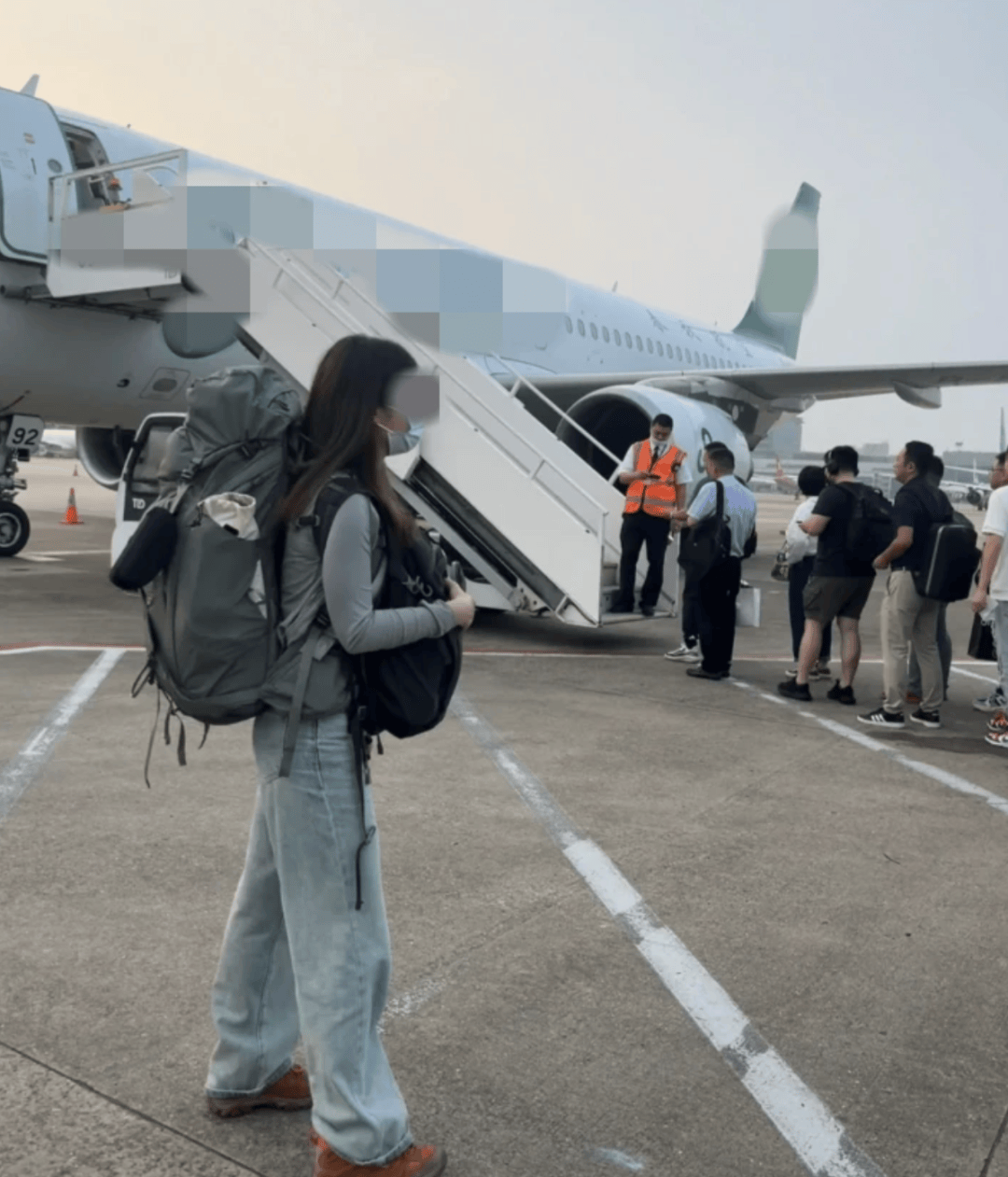 “坐飞机发现旁边放着冷链海鲜”<strong></p>
<p>原油期货怎么样</strong>,航空公司兼职送货给出差人整破防了