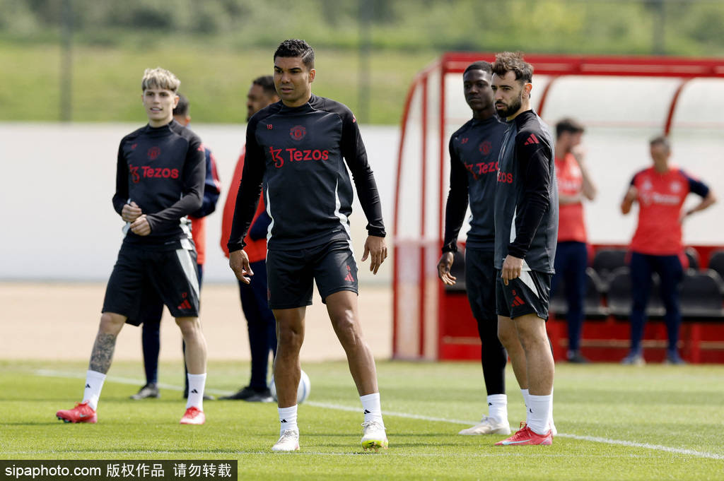 曼联重建风暴:库尼亚加盟<strong></p>
<p>国际原油下跌</strong>,阿莫林钦点三大目标,清洗名单震撼!