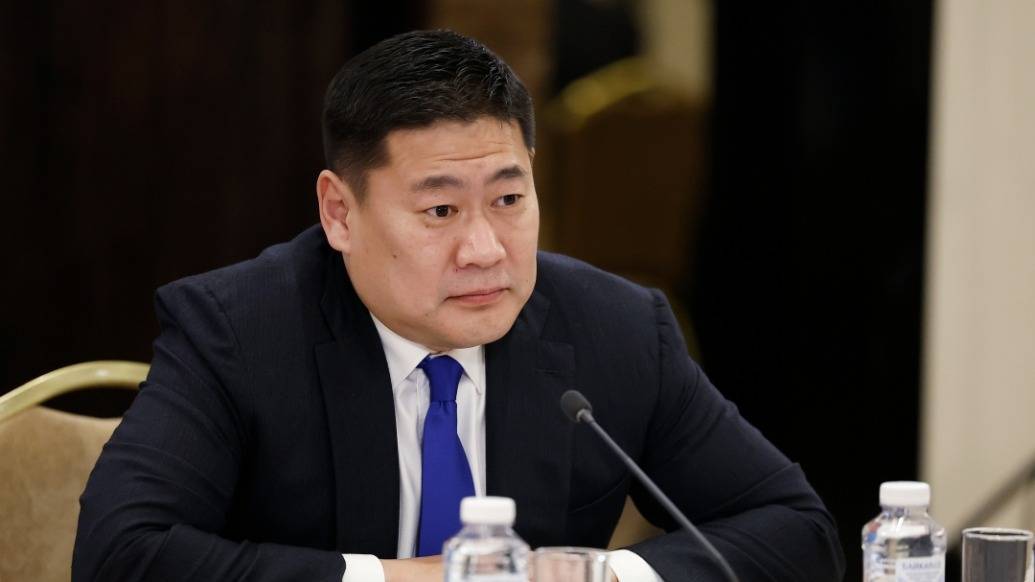 蒙古国“80后”总理遭解职<strong></p>
<p>国际原油下跌</strong>，其子此前被曝生活奢华引发抗议