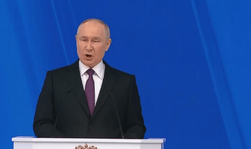 中国向20家俄军工厂<strong></p>
<p>原油直播喊单</strong>,大规模“输血”?外交部表态,语气强硬