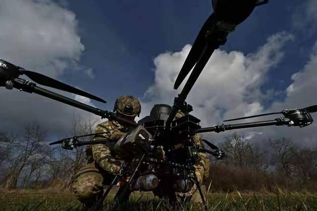 俄导弹百发百中！捣毁乌军“老巢”<strong></p>
<p>原油直播喊单</strong>，316架无人机全被炸成碎片