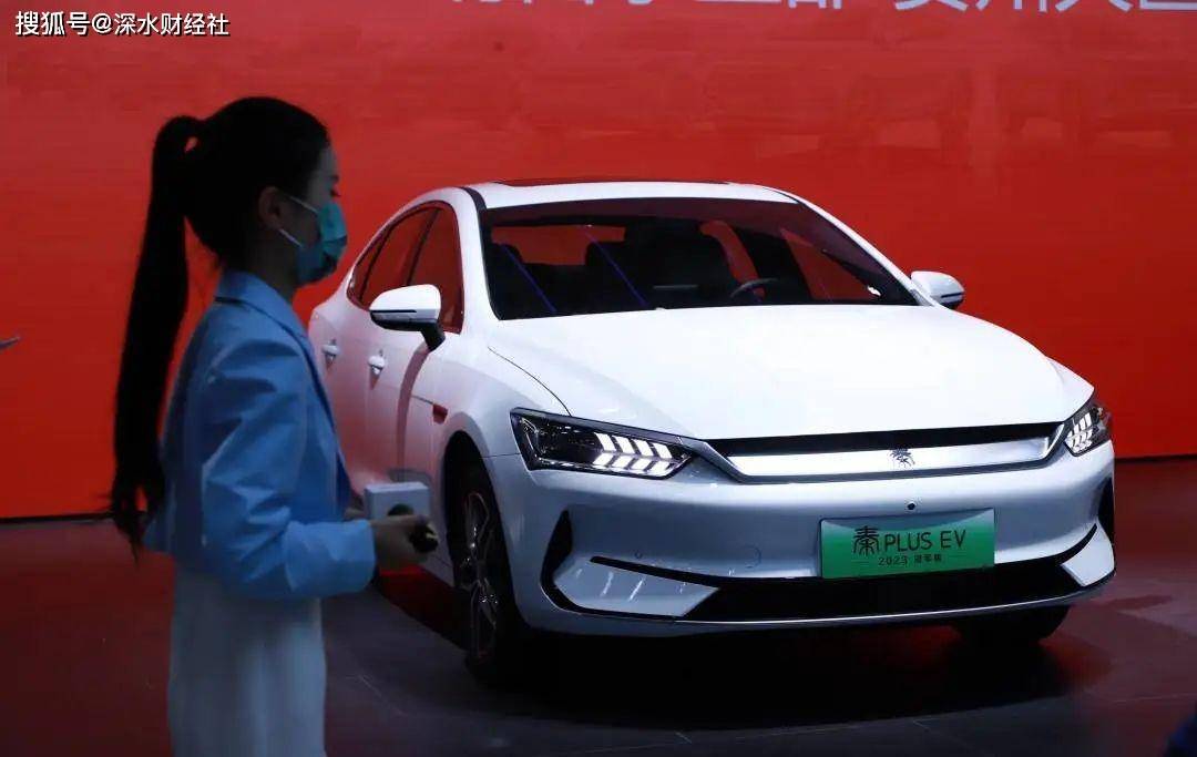 5万买一辆比亚迪<strong></p>
<p>原油直播喊单</strong>，为什么造车干不过卖奶茶？