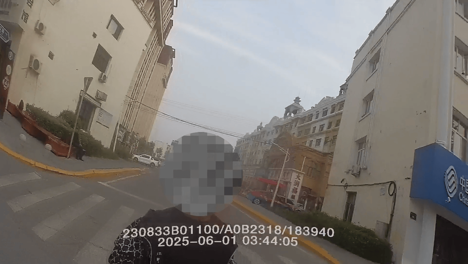 “马虎”夫妻家钥匙插门上忘拔<strong></p>
<p>原油喊单直播</strong>,次日发现钱包竟“蒸发”了