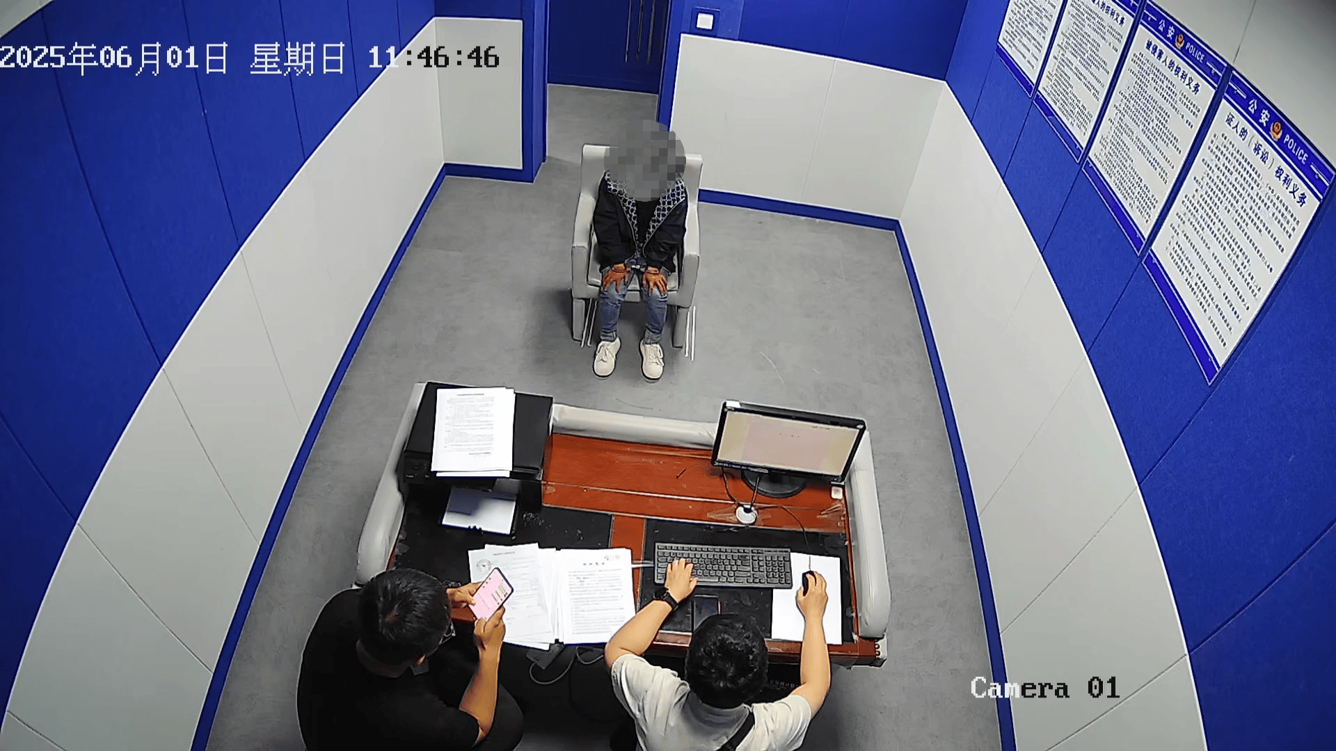 “马虎”夫妻家钥匙插门上忘拔<strong></p>
<p>原油喊单直播</strong>,次日发现钱包竟“蒸发”了