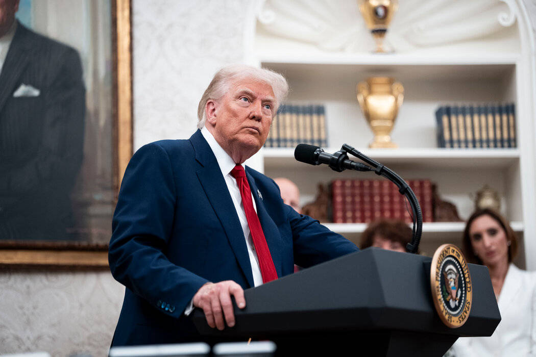 特朗普签署公告：禁止12国旅客入境美国