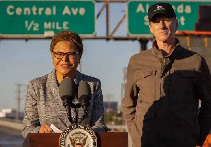 加州州长纽森发出怒吼<strong></p>
<p>松原油高</strong>,22州集结反抗!哈里斯重出江湖,加州未来是“脱美”还是和解?