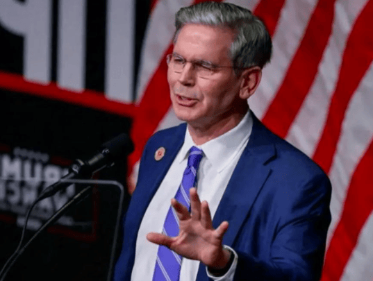 伦敦传来最新消息<strong></p>
<p>原油牛</strong>，特朗普希望取消所有限制，换中方解禁稀土？