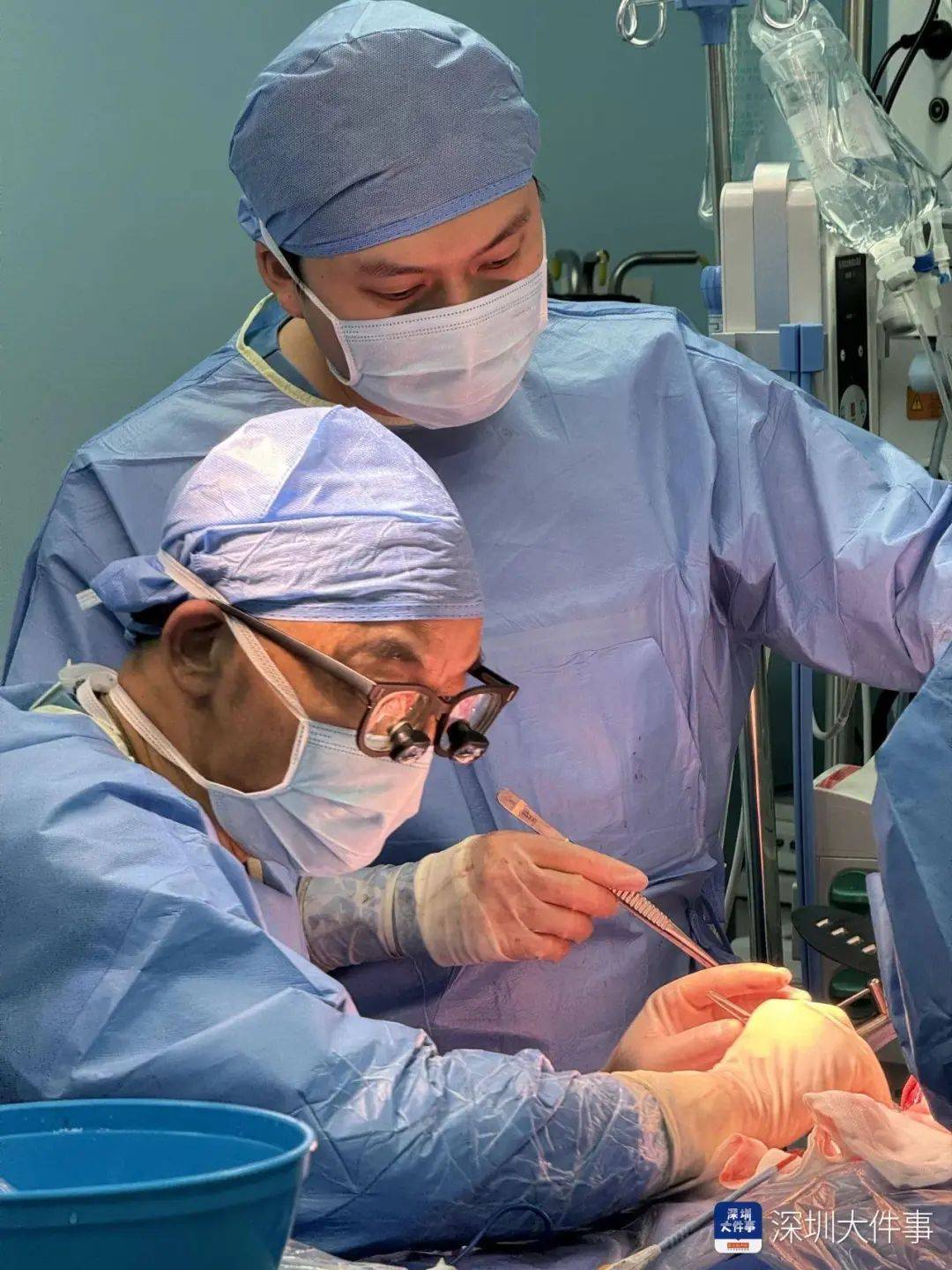 店员试衣间里一句警告<strong></p>
<p>原油进口资质</strong>,竟救了17岁少女!一家人火速赶到深圳