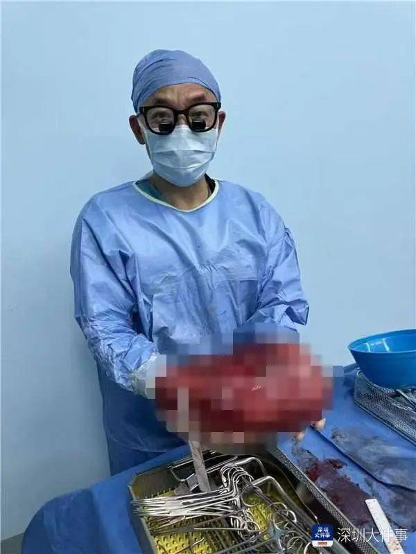 店员试衣间里一句警告<strong></p>
<p>原油进口资质</strong>,竟救了17岁少女!一家人火速赶到深圳