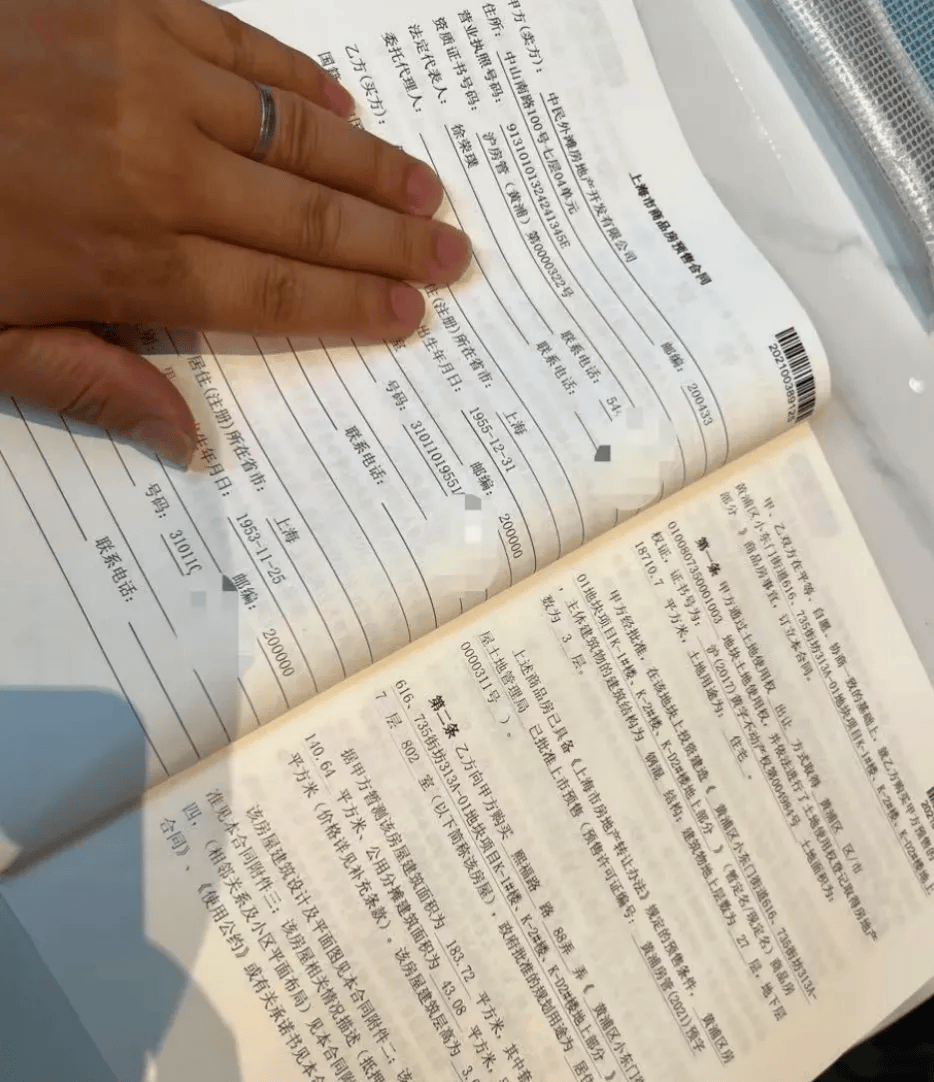 女子4年前借贷900万元<strong></p>
<p>原油论坛</strong>,拿下上海3000万元的豪宅,交房近2年仍未办下不动产权证!竟是因开发商欠税?公司最新回应来了