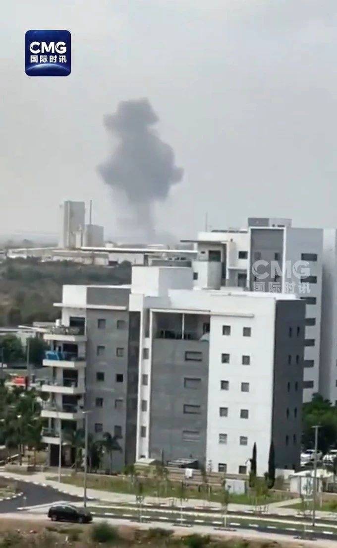 新一轮空袭!“伊朗发射约15枚弹道导弹<strong></p>
<p>原油期货配资</strong>,40分钟内多次齐射”