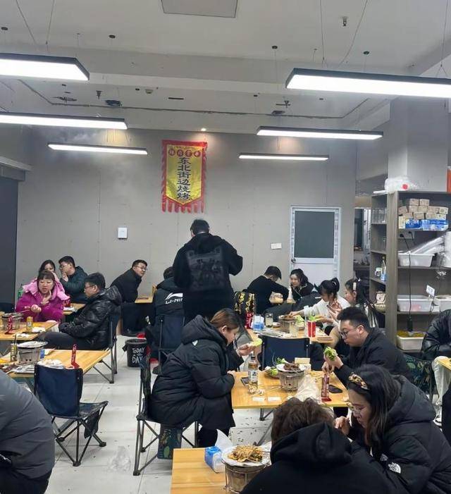 常州一烧烤店花10万赞助苏超<strong></p>
<p>原油期货配资</strong>，因系唯一个体赞助商爆火，附近商户：之前生意一直好