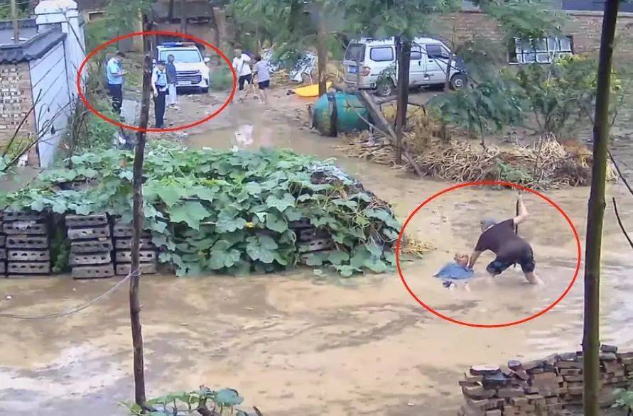 水中摔倒老人家属回应民警被免职:公开视频不是为了要处理谁<strong></p>
<p>原油期货配资</strong>,挖排水沟后家门口积水已退