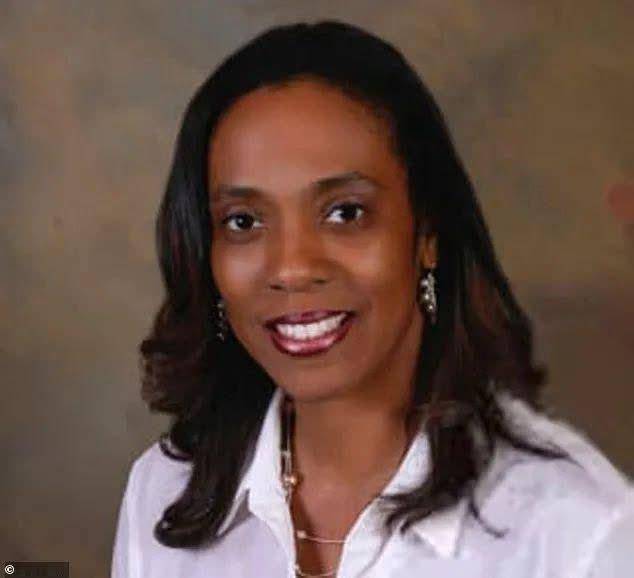 医院生娃<strong></p>
<p>原油期货配资</strong>，孩子头直接被医生拔掉了？父母请专家尸检，结果专家直接把图发网上了？！