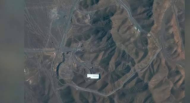 难怪哈梅内伊不怕<strong></p>
<p>原油期货配资</strong>，特朗普刚放风要打，一道火光撕裂夜空