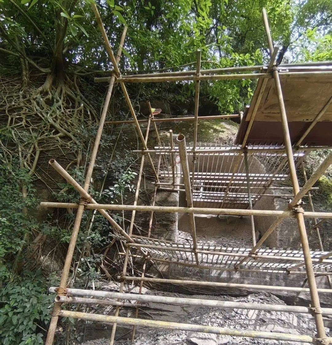 男子花2个月雕刻“奥特曼石窟”惹争议<strong></p>
<p>原油期货配资</strong>,当地相关部门称会去调查核实,本人回应→