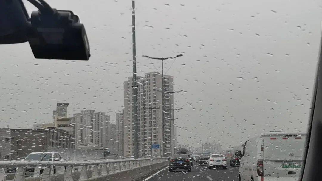 下雨了<strong></p>
<p>烃原油</strong>!天津接下来十天都是……