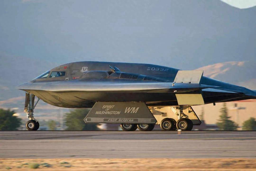 B-2横穿中国轰炸伊朗<strong></p>
<p>原油闪点</strong>,中国雷达没有发现?这是正常人想出来的?