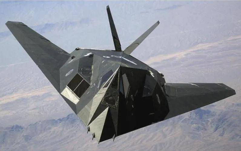 B-2横穿中国轰炸伊朗<strong></p>
<p>原油闪点</strong>,中国雷达没有发现?这是正常人想出来的?