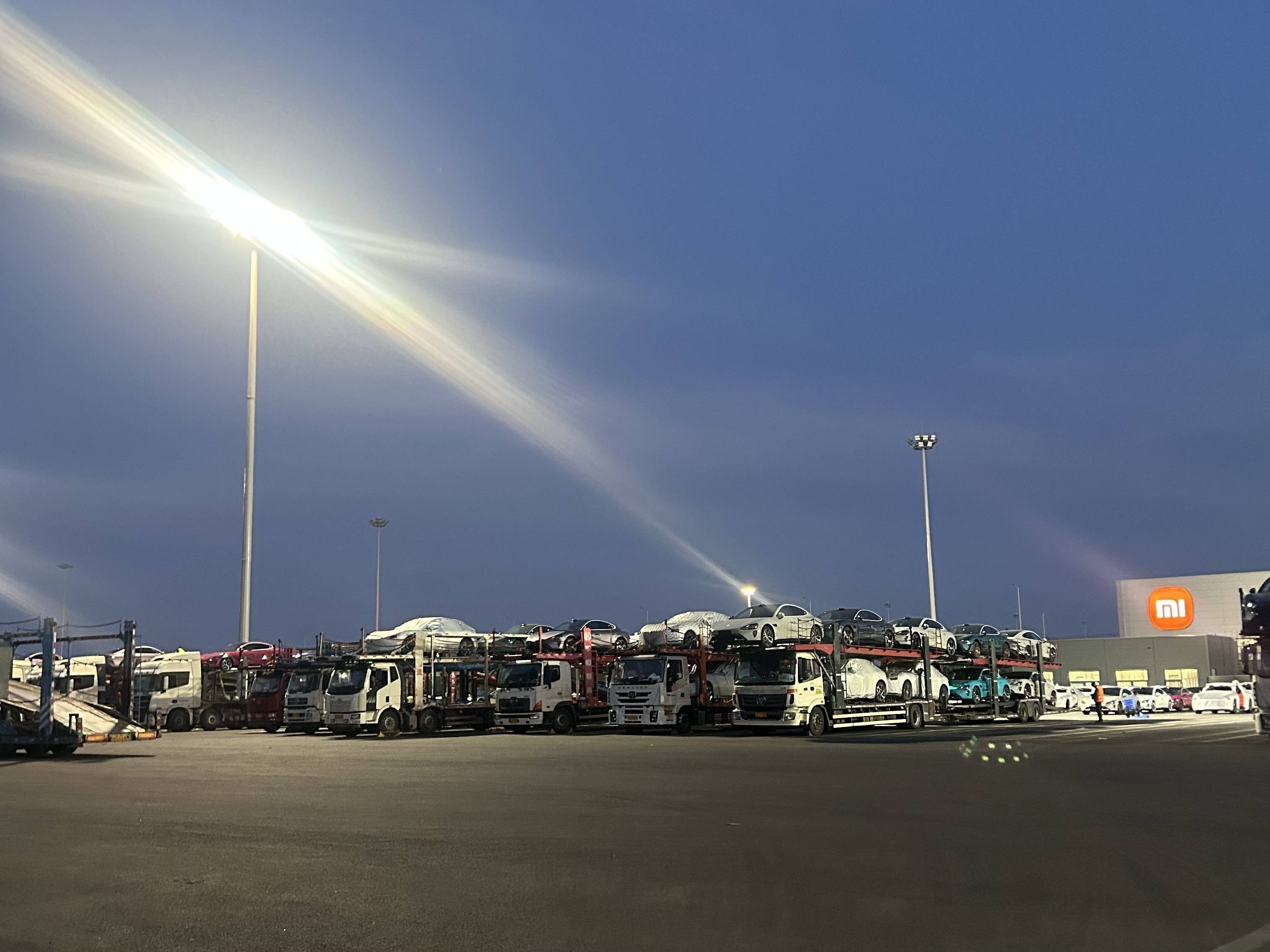 小米YU7上市72小时:“锁单+1”刷屏工作群<strong></p>
<p>原油闪点</strong>,提车时间最长超一年,雷军直面“产能挑战”?