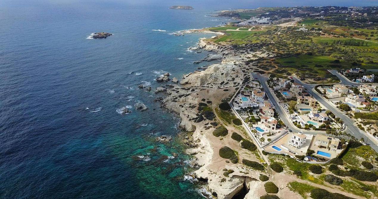 当着全球面<strong></p>
<p>原油加盟</strong>，中方不给英国台阶下，碰瓷台海？先看看有没有这个本事