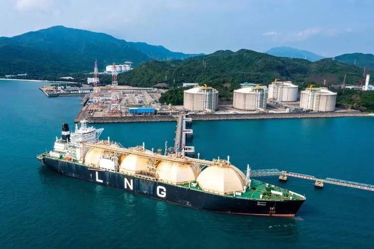 伊朗以色列这一仗<strong></p>
<p>原油实时走势图</strong>,让中国改变了想法,普京终于等来天赐良机?