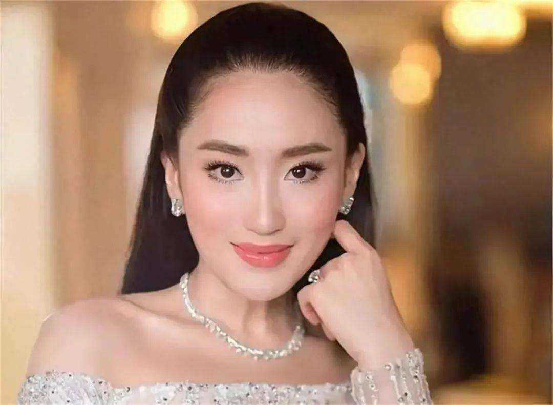 总理府已被围<strong></p>
<p>原油实时走势图</strong>,泰陆军司令出山,洪森预测,美女总理三月内必下台